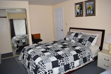 Cozy 2Br, Totally Private Suite with Parking, Convenient Public Transit Отели рядом с достопримечательностью «Дэвидсон, Маунт»