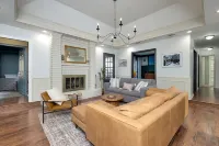 Villa D’Oro, Saltwater Pool, Hot Tub, Arcade, Foosball & Walking Trail