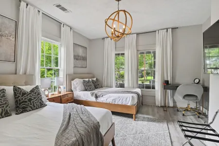 Midtown Cottage - 4 Beds - Pets