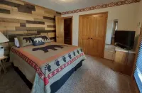 Mountain Cabin with Multi-level Decks, Views, Hot Tub, Family Memories Made Here