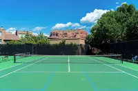 Red Rock Views! Pool~Pickleball~Hike~Golf, Deck Overlooks the 9th Green! Sedona