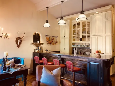 200 ft. to Gondola w/ parking, balcony, fireplace & views! Walk to shops & food!