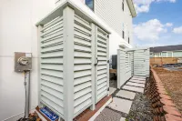 3 minute walk to beach; Golf cart included!