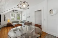 Stanton Apt B / Historic retreat 1 block to beach