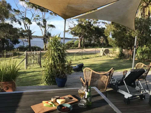 Private, sunny, waterfront retreat - Bay of Fires