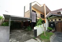 Art Guest House Syariah By Secoms 住宿飯店