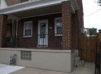 Charming 3-Bedroom House with Wi-Fi and AC Near Downtown Pittsburgh - 2성급