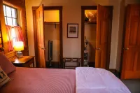 Lakeside Log Cabin with Cozy Stone Fireplace