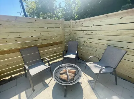 New Home, Walk to Clinic, Private Patio & Hot Tub!