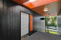 Modern TOP FLOOR Condo w/ Park View + King Bed