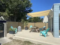 House 200 m from the beach 3 bedrooms Hotels in Portbail