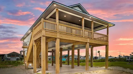 Welcome to "Oh Whale" beach rental! Отели рядом с достопримечательностью «Crystal Beach Spot»