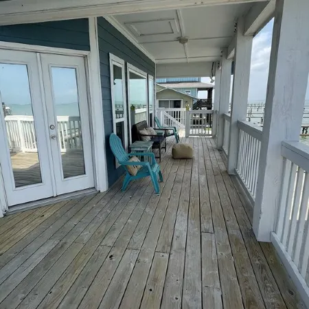 Sunset Cove-4 BR, 2 1/2 BA Waterfront Home. Sleeps 12-Private pier!