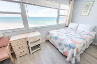Oceanfront 2Br Condo w/ Balcony & Flexible Sleeping Setup, Unit 338