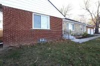 Global Vibes Parlor Renovated home,1 min to  golf course & close to two stadiums