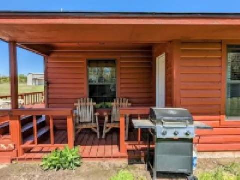 Star Valley cozy log cabin close to the Chickasaw National and Turner Falls Park Hotels in Murray County