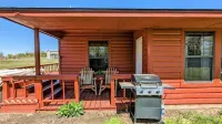 Star Valley cozy log cabin close to the Chickasaw National and Turner Falls Park