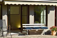 Apartment with a view of the garden. 5 minutes to the lake and the S-Bahn