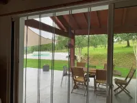 House with pool/spa and views of the Basque mountains Hotels in Irissarry