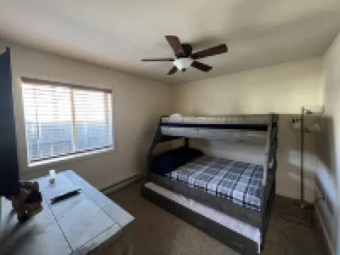 Cozy, peaceful home in quiet neighborhood. Permit #03015 Hotels in Alamosa