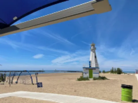 Cozy New Buffalo cottage with hot tub & fire pit.  Short walk to downtown! Hotels in New Buffalo