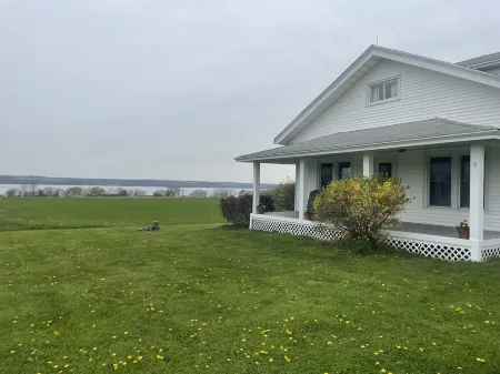 Newly Renovated Farmhouse Finger Lakes