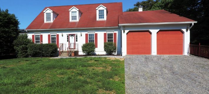 Spacious Riverview Escape: Just Half Mile to Harpers Ferry National Park Center Hotels in Jefferson County