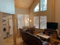 Cozy Cabin with Modern Amenities (Pet Friendly)