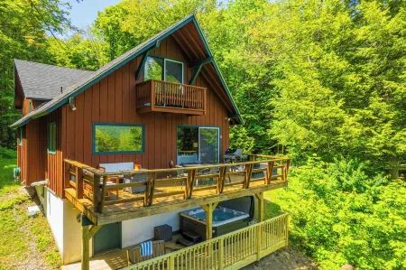 The Overlook - Hot Tub, Game Room, 5min to MTN