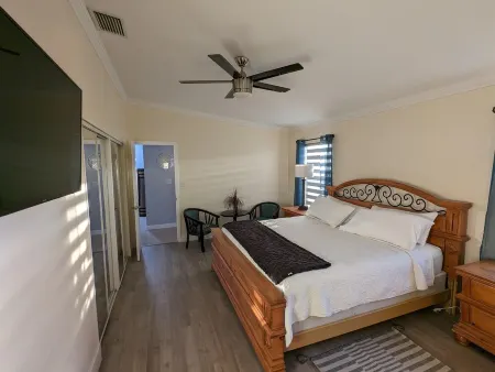 5 minutes to Hardrock Stadium