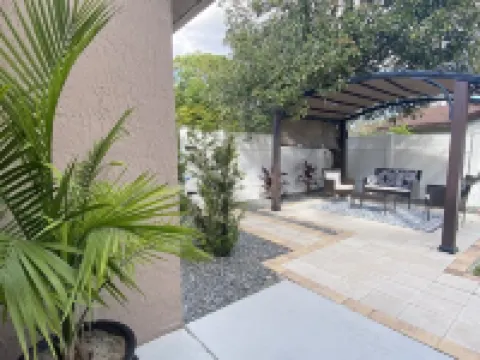 Cheerful 1 bedroom guest suite with pool and yard Hotels in Spring Hill