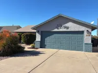 Charming 2-bedroom house in Fountain of the Sun 55+ community. Great amenities! Hotels near Red Mountain Baseball Complex