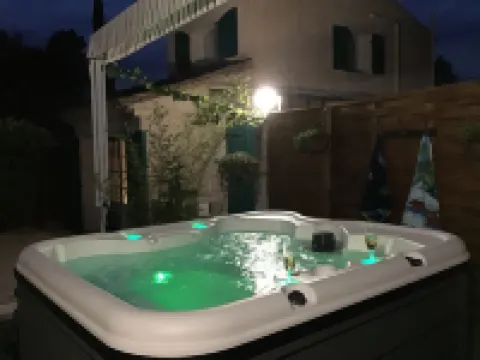 A corner of paradise in the heart of the Alpilles with SPA