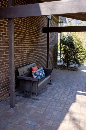 Uptown@ 8th Street - Unit 300 Отели в г. Калмэн