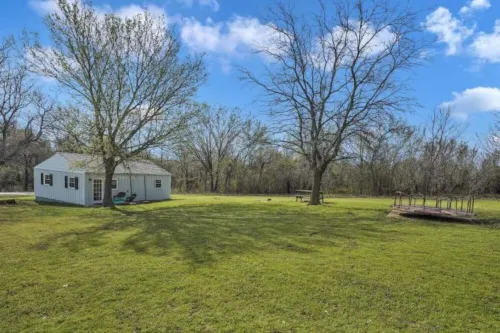 Away from the bustle of the city, close to the lake, perfect for families