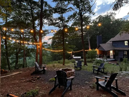 Luxury mountain cabin W/ hot tub & majestic views