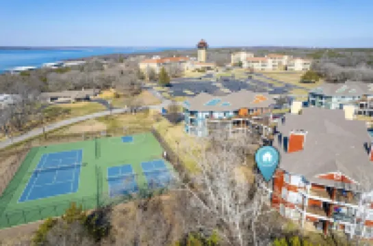 STEPS TO LAKE TEXOMA & TANGLEWOOD RESORT - MEMBERSHIP ACCESS INCLUDED