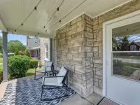 King Bed - Full Kitchen! 1.5 Blocks to Ims and Only 5 Miles to Downtown! Hotels in Speedway