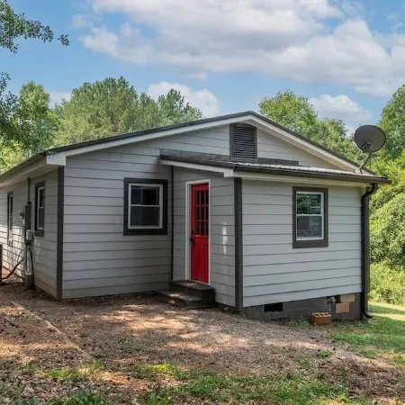 High End Pond Chalet in Country & But Near Shops