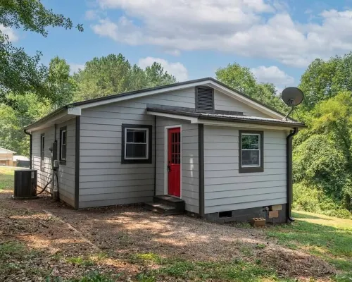 High End Pond Chalet in Country & But Near Shops Hotels in Fallstown