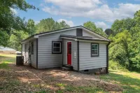 High End Pond Chalet in Country & But Near Shops