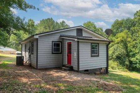 High End Pond Chalet in Country & But Near Shops