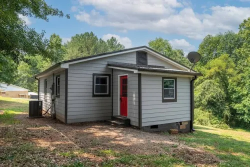 High End Pond Chalet in Country & But Near Shops