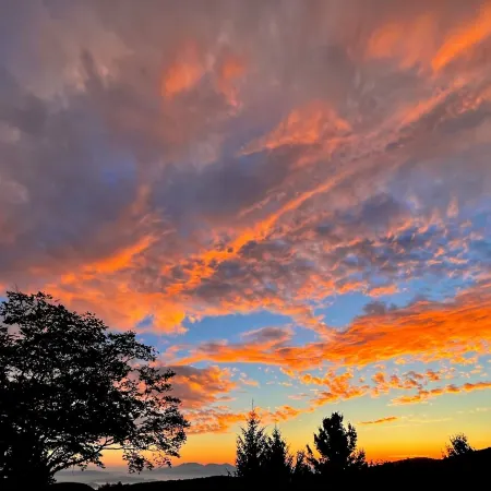 ~Sunrise Haven~near the slopes! Majestic sunrises and comfort awaits!