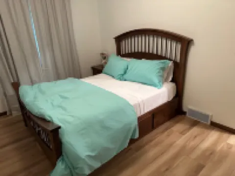 The Pool House- lots of sleeping space.  Great location! 酒店