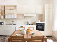 Large and bright, a stone's throw from the castle, balcony, FREE WIFI, A / C, parking space