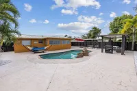 Hard Rock Tropical Vacation Near beaches and airport. All Ages Welcome Sleeps 10 Hotels near Royal Plaza Shopping and Office Complex