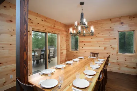 Eagles Bluff 6 Br Lakefront Cabin on 20 Acres