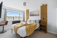 Seaside Escape: Warm & Cosy Winter Getaway by the Sea Hotels near Seven Sisters Cliffs