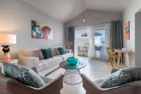 Luxurious B2 in a small complex with communal heated pool 100m from the sea Các khách sạn ở Charco del Palo